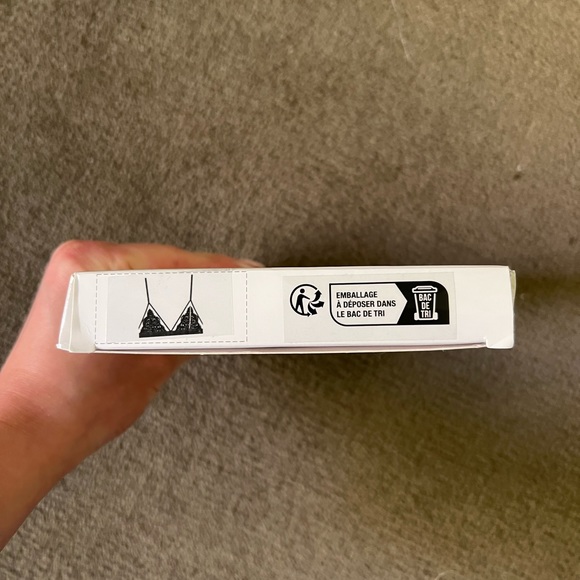 ๐ NWT Karl Lagerfeld Lace Triangle Bra size medium black - Picture 6 of 6